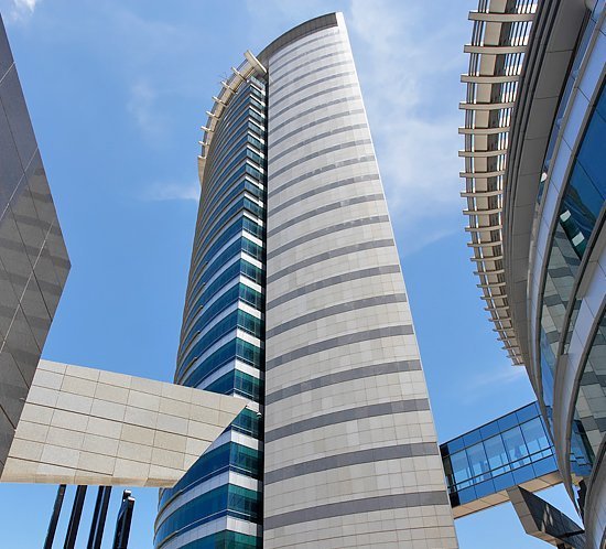 يقوم نظام إضاءة زينون عالي الكثافة FTB 205 بإضاءة Torre Antel ، أطول مبنى في أوروغواي