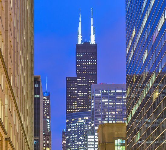 Balizas FTB 205 y FTB 302 iluminan la Torre Willis de Chicago | Torre Sears