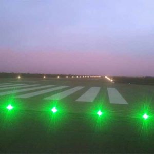 Iluminación de umbral de pista en el aeropuerto internacional Sadiq Abubakar III en Sokoto, Nigeria