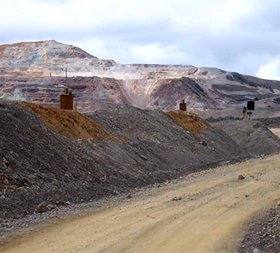 OL800 mark roadways on a South American mining site