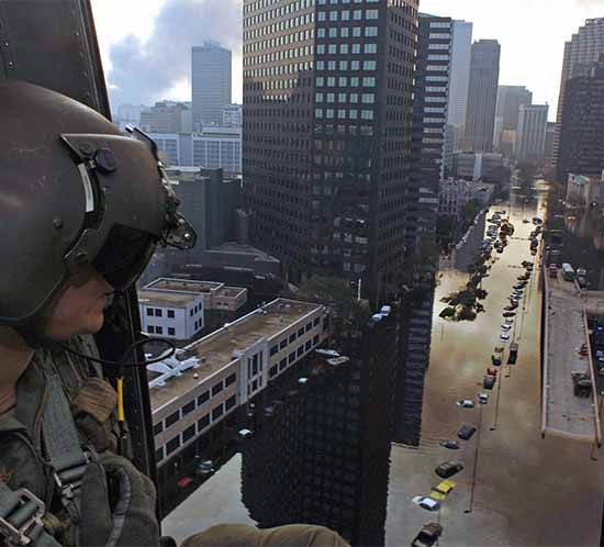 Lorsque l'ouragan Katrina a inondé la Nouvelle-Orléans, les lumières de l'aérodrome solaire et les feux d'obstruction solaires ont aidé les services d'urgence à répondre de manière plus sûre