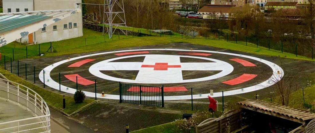 A704-VL y luces de helipuerto A560 instaladas en el Hopital Elisée Charra, Francia