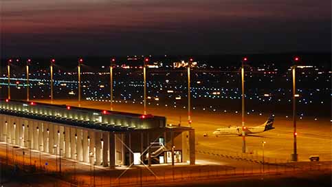 On-airport obstruction require airport tower lights or obstruction lighting